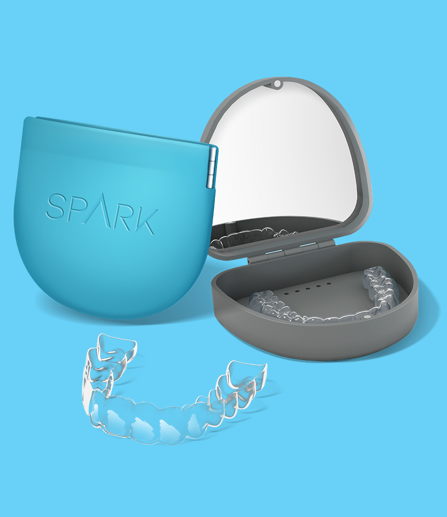 Alinhadores Spark™ com estojo para acompanhamento do tratamento